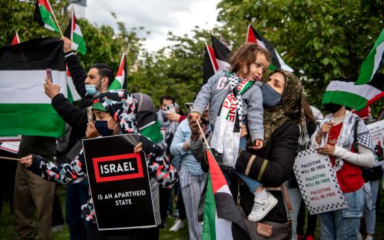 عريضة تطالب بايدن بالضغط على الاحتلال لوقف الانتهاكات بحق الفلسطينيين