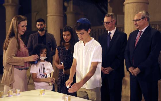 الإمارات تؤكّد على إدراج “الهولوكوست” بالمناهج الدراسية ?