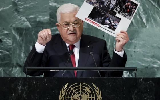 الرئيس الفلسطيني يطالب بالتعامل مع "إسرائيل" على أنها دولة احتلال  