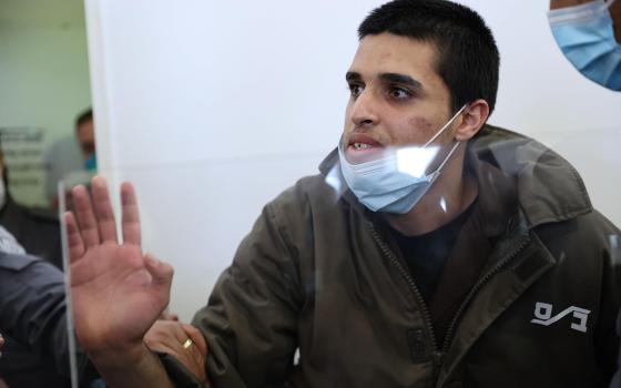 36 خبيراً نفسياً يطالبون بالإفراج عن الأسير الفلسطيني مناصرة