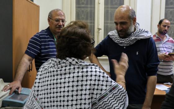 مؤسسات المجتمع المدني الفلسطيني تطالب بالإفراج عن رامي شعث  