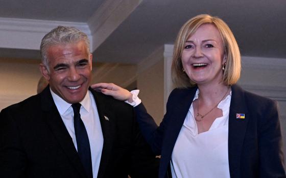 الغارديان: نقل السفارة البريطانية إلى القدس سيكون عارًا  