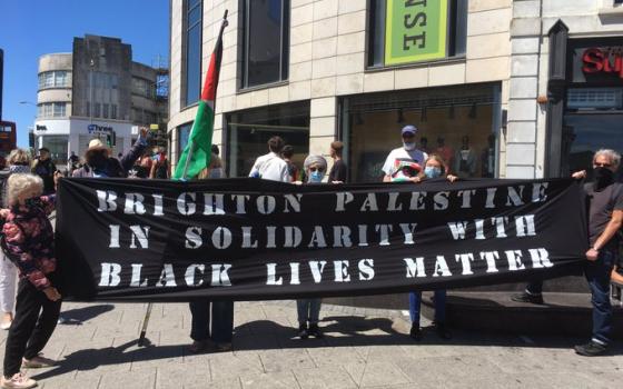 بعد التوقف بسبب كورونا.. حملة التضامن الفلسطيني في برايتون تعود لفعالياتها الأسبوعية