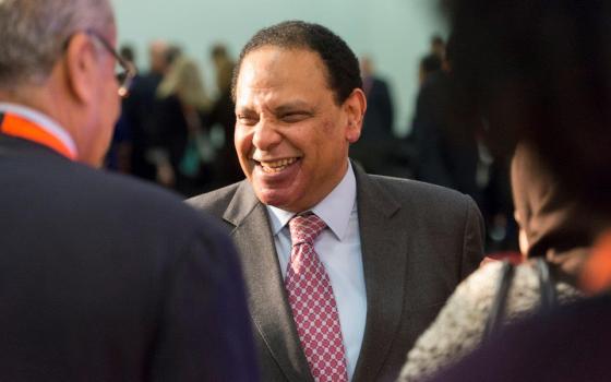 الروائي علاء الأسواني ينفي الإدلاء بأي حديث لوسيلة إعلام إسرائيلية