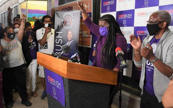 عضو الكونغرس كوري بوش تتعرض لهجمة عنصرية بسبب دعمها BDS