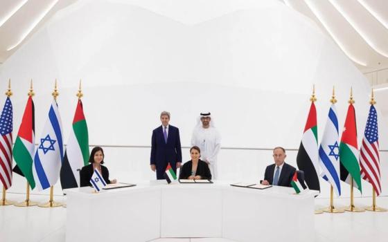 حملة أردنية: الحكومة مجرد أداة تضليل للناس والاتفاق مع الاحتلال نافذ  