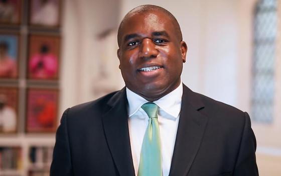 نائب بريطاني يدعو لـ "ردع العراق" بعد قانون حظر التطبيع