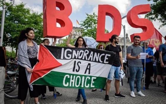 الاحتلال يضع خطة لمواجهة شركة "بن آند جيري"