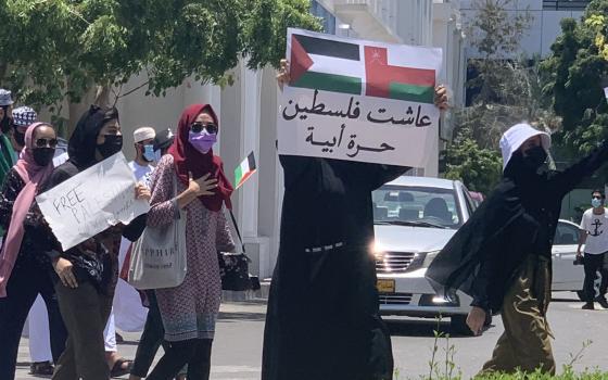 الاحتلال يزعم أن سلطنة عُمان قد تكون التالية في اتفاقيات التطبيع