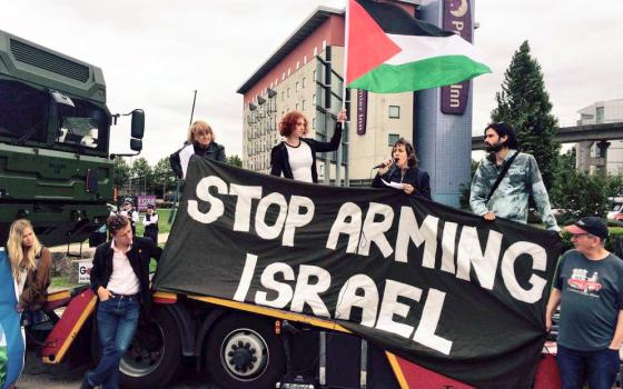 عمدة لندن يطلب من منظمي معرض أسلحة إلغاء الحدث وعدم العودة