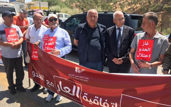 قوى وأحزاب أردنية تستنكر منع الأمن لوقفة احتجاجية ضد اتفاقية الغاز  