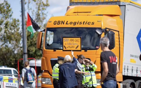 حركة المقاطعة تشيد بالاحتجاجات ضد معرض أسلحة في لندن