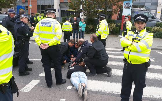 مؤسسة فلسطينية تستنكر قمع الشرطة البريطانية لمتظاهرين ضد الاحتلال الإسرائيلي