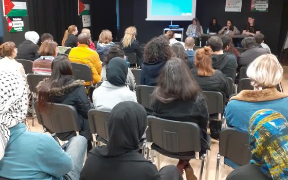 ندوة في جامعة مانشستر للتعريف بنظام الفصل العنصري  