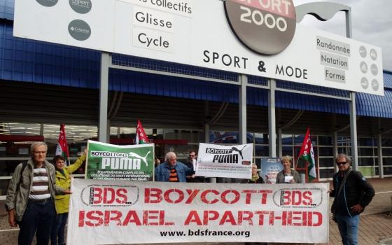 وقفة احتجاجية في مدينة كليرمون فيران الفرنسية ضد شركة بوما