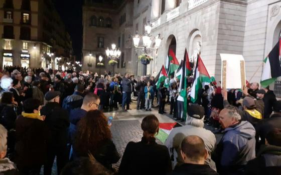 برشلونة.. الجالية الفلسطينية تنظم وقفة احتجاجية ضد صفقة القرن