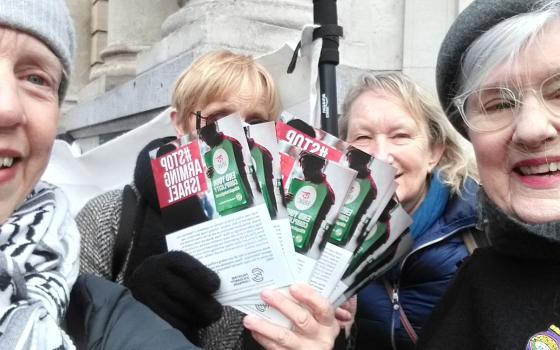 برايتون.. وقفة احتجاجية ضد بنك HSBC الداعم للاحتلال الإسرائيلي