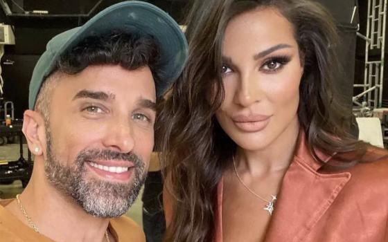 مطالبات للفنانة نجيم بتوضيح ظهورها على صفحة خبير تجميل إسرائيلي