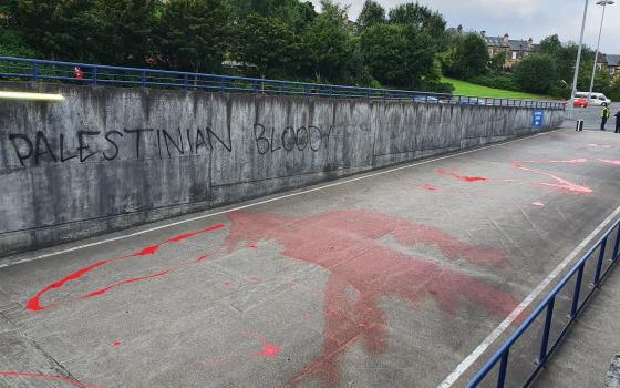 اسكتلندا.. نشطاء يحتجون على استضافة المنتخب الإسرائيلي بـ "لون الدم"