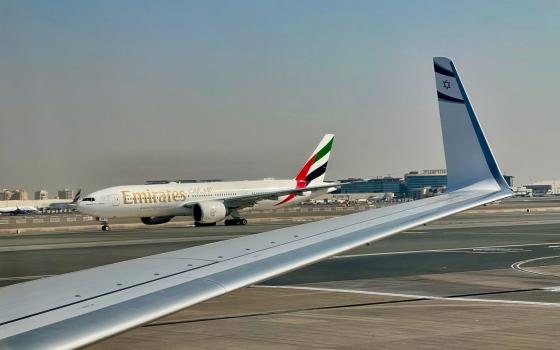 الاحتلال قد يعلق رحلات الطيران إلى دبي بسبب خلاف أمني