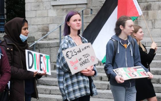 كلية أيرلندية تسحب استثماراتها من شركات أسلحة تتعاون مع "إسرائيل"