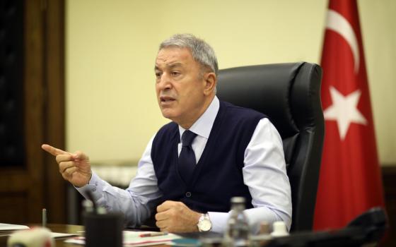 وزير الجيش الإسرائيلي يزور أنقرة لأول مرة منذ سنوات