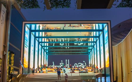 إشادة بانسحاب شعراء عرب من إكسبو دبي  