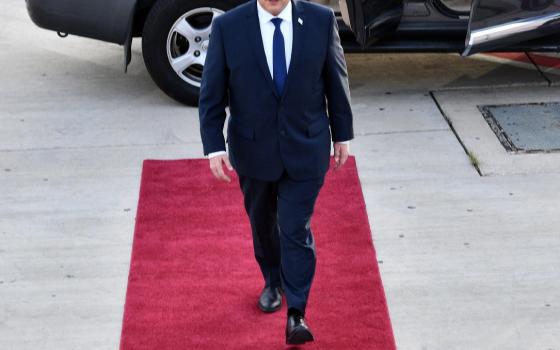 رئيس وزراء الاحتلال يتوجه للإمارات في أول زيارة منذ التطبيع