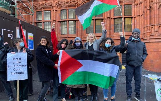 محكمة بريطانية تسقط تهمًا موجهة لنشطاء من حركة فلسطين