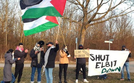 حملة ShutElbitDown تمتد إلى ألمانيا