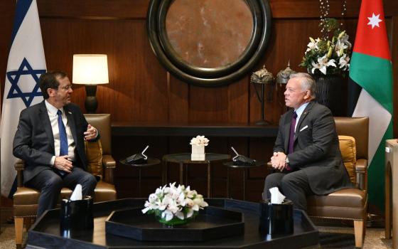ملك الأردن يستقبل رئيس كيان الاحتلال في عمّان