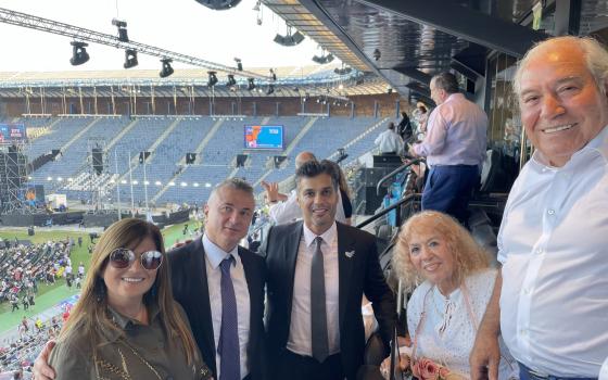 السفارة الإماراتية لدى الاحتلال تعلّق على إنشاء ملعب كفر قاسم