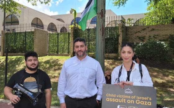 وقفة احتجاجية أمام سفارة الاحتلال في واشنطن رفضًا للجرائم ضد الفلسطينيين