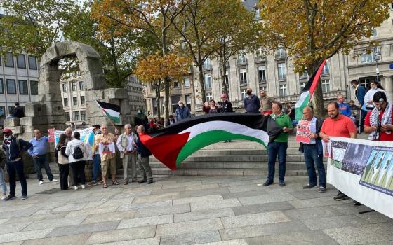 وقفة تضامنية مع الأسرى الفلسطينيين في مدينة ديري الأيرلندية