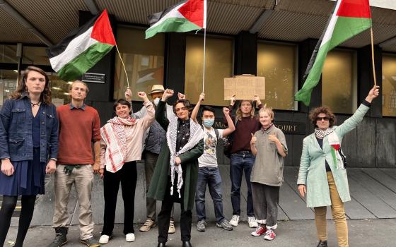 تأجيل محاكمة ثمانية من نشطاء حركة فلسطين في بريطانيا  