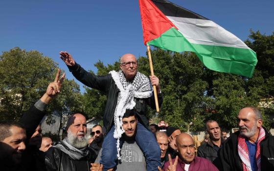 النشرة - إدانات لتحيّز جامعة "هارفارد".. والاحتلال يبدأ حظر "رفع العلم الفلسطيني"