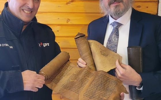 فضيحة مدوية.. فريق الإنقاذ الإسرائيلي سرق مخطوطة أثرية خلال مهمته في تركيا ?  