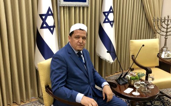 إمام التطبيع يدعو العرب والمسلمين لـ "عناق إسرائيل" ?