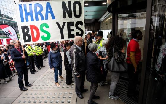 نشرة أخبار "مقاطعة"