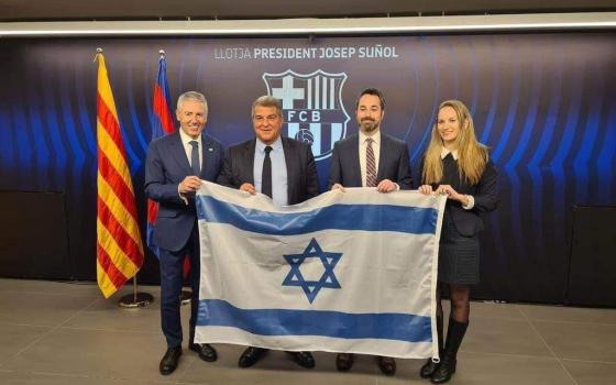 رئيس نادي برشلونة يدعو ممثلي السفارة الإسرائيلية لحضور مباراة ??