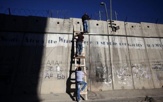 الاحتلال يهاجم "العفو الدولية" بسبب تقارير ممارسة الفصل العنصري  