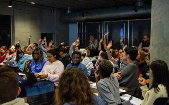 تحركات لطلبة جامعة "كولومبيا" الأميركية لرفض التعامل مع الشركات الداعمة للاحتلال