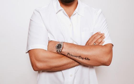 دعوات للفنان كينجي جيراك لإلغاء حفله في تل أبيب