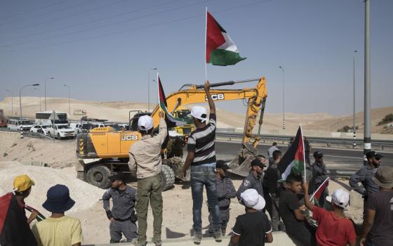 برايتون.. حملة التضامن تدعو للعمل ضد شركة JCB البريطانية  