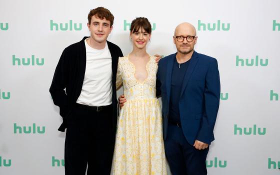 مخرج مرشح للأوسكار يدافع عن كاتبة أيرلندية تدعم المقاطعة  