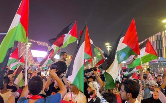 النشرة - الغارديان تشيد بحضور فلسطين في المونديال.. والاحتلال يحرّض على الجماهير العربية  