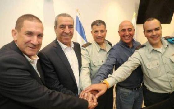 الكشف عن عقد لقاء سري فلسطيني إسرائيلي لمناقشة الملف الأمني