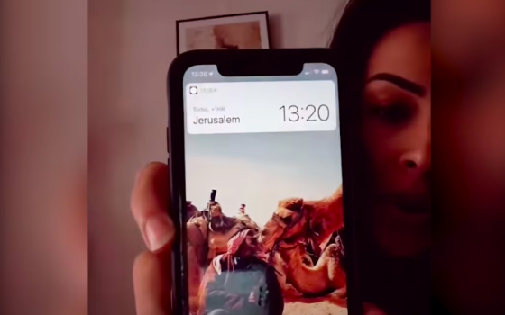 تطبيق "سيري" في هواتف آبل يتعرف على التوقيت في مدن فلسطين