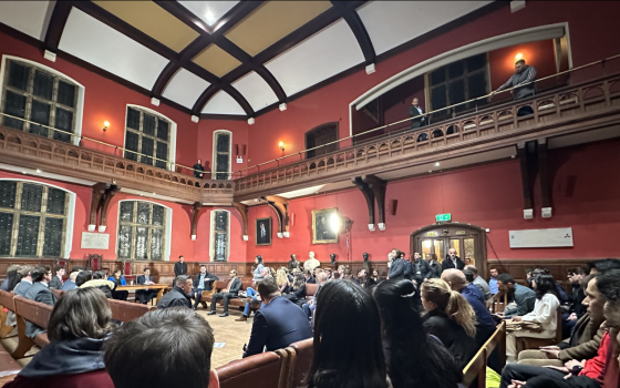 طلبة "أكسفورد" يستنكرون استضافة سفيرة الاحتلال في ندوة تطبيعية ?  