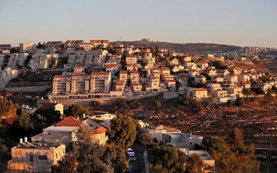 الحكومة الفرنسية تدين بناء نحو 2000 وحدة استيطانية بالضفة الغربية
